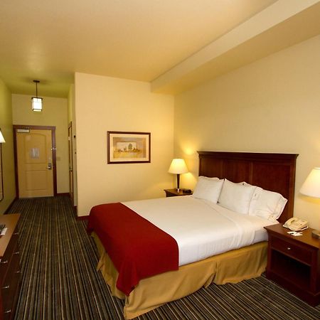 Holiday Inn Express Turlock By Ihg Bagian luar foto