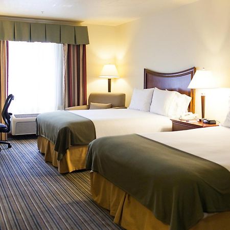Holiday Inn Express Turlock By Ihg Bagian luar foto