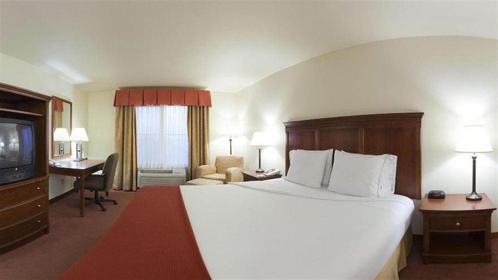 Holiday Inn Express Turlock By Ihg Bagian luar foto