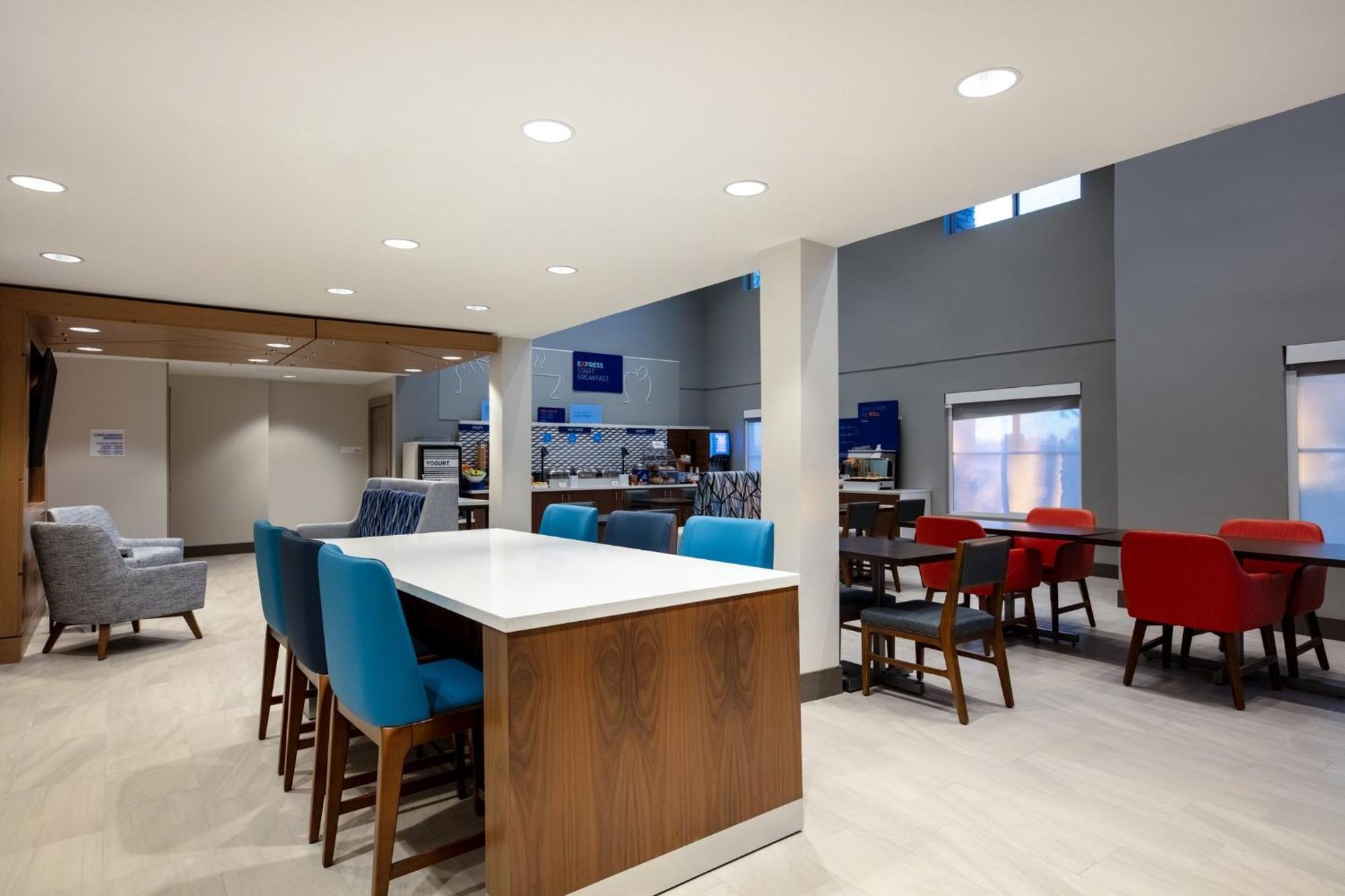 Holiday Inn Express Turlock By Ihg Bagian luar foto