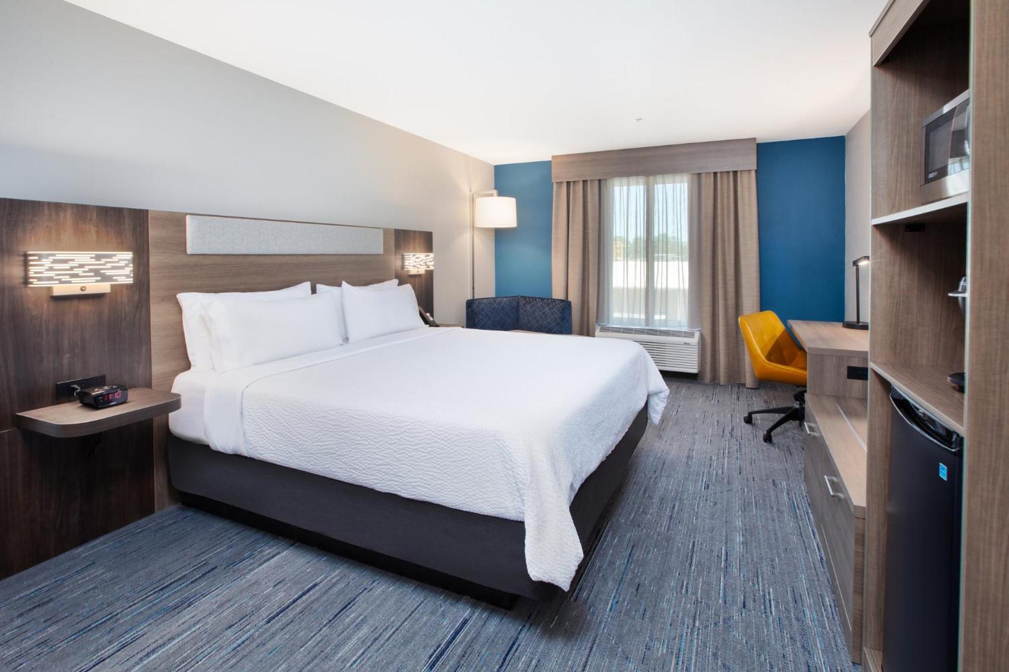 Holiday Inn Express Turlock By Ihg Bagian luar foto