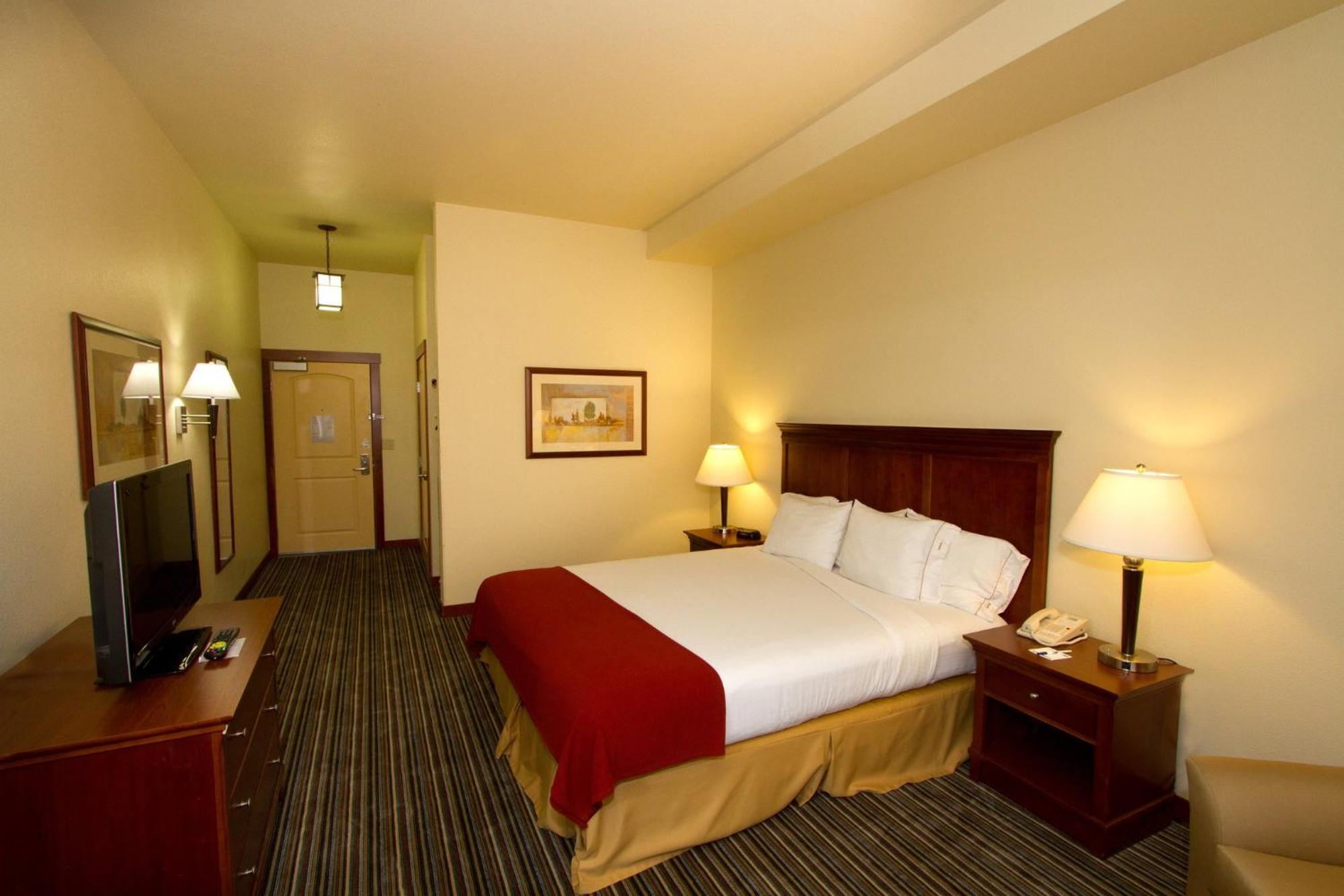 Holiday Inn Express Turlock By Ihg Bagian luar foto