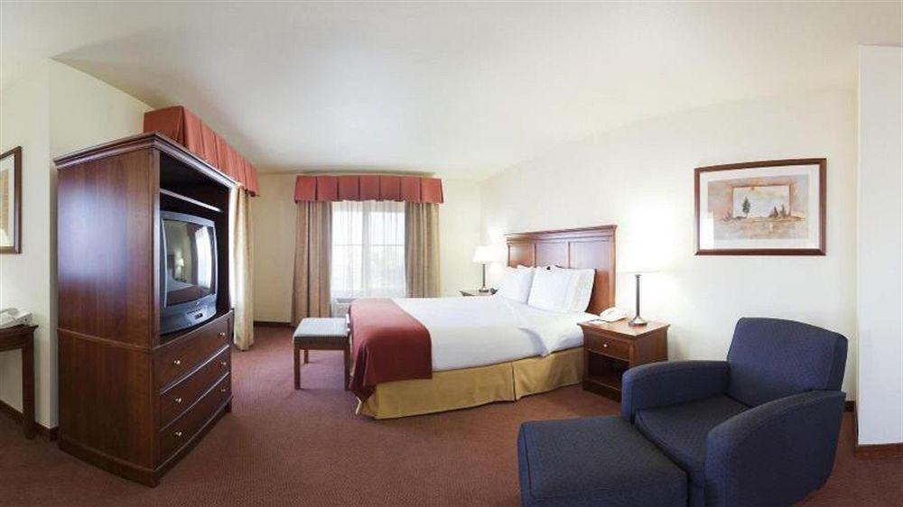 Holiday Inn Express Turlock By Ihg Bagian luar foto