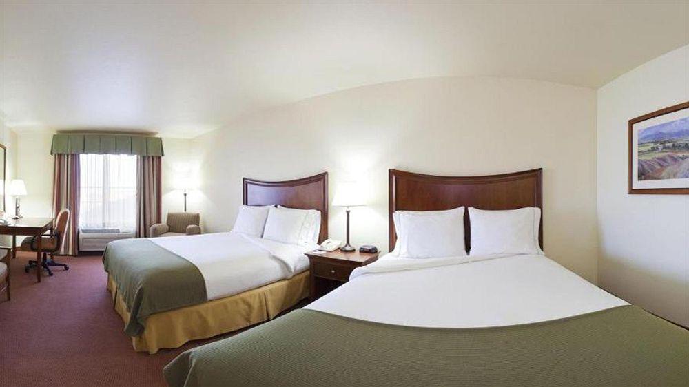 Holiday Inn Express Turlock By Ihg Bagian luar foto